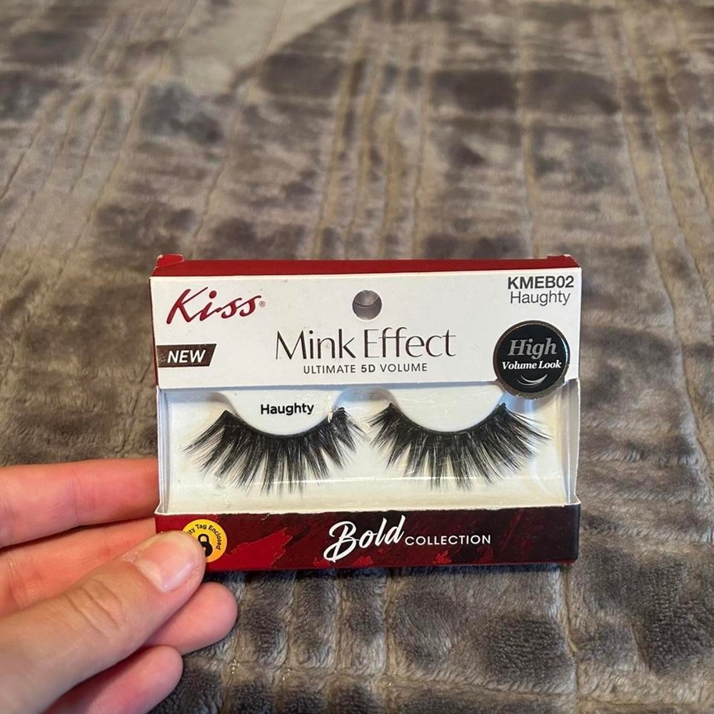 fake eyelashes